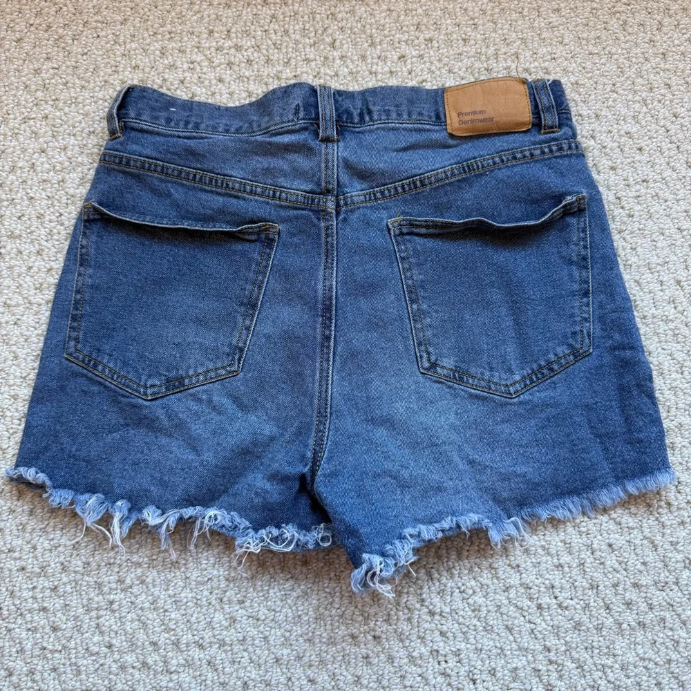 Love Tree Denim Cut Off Shorts size Large
